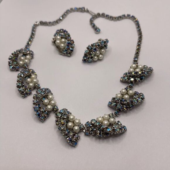 Vintage set aurora borealis and faux pearls necklace earrings - Picture 9 of 9